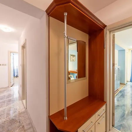 Oasis With 2 Bedrooms Apartamento Varna